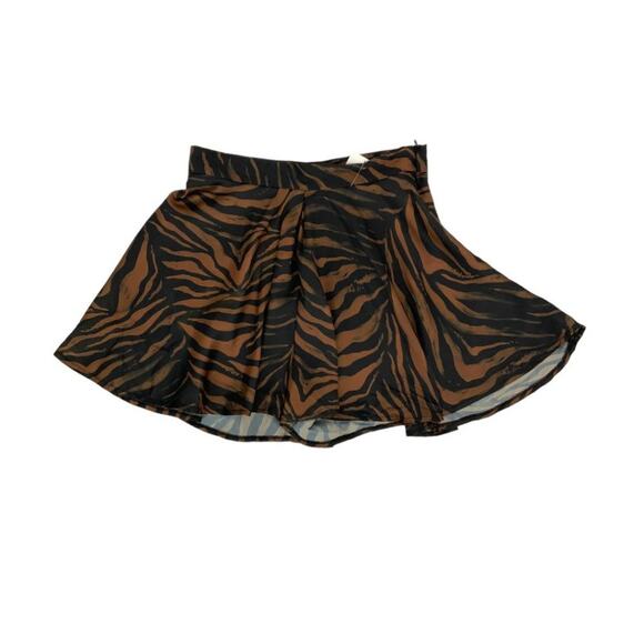 ASOS Design Satin Flippy Short Dark Animal Print Size 4 NWOT $43 MSRP - Picture 2 of 8